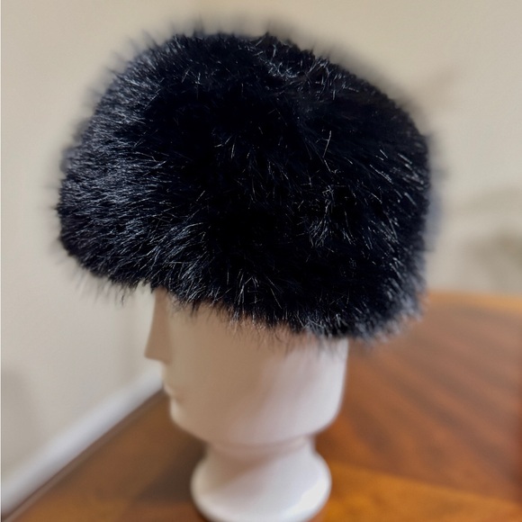 Zara Black Faux Fur Hat - Picture 11 of 13